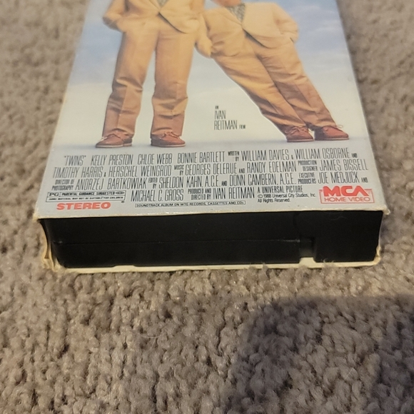 Vintage 1988 Twins VHS - Picture 7 of 8